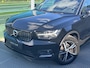 Volvo XC40 1.5 T3 R-Design Automaat, Driver assist, Pilot assist, Stoelverwarming, Stuurverwarming, Parkeercamera, Elektrische achterklep, 19 inch wielen, Leder-nubuck bekleding