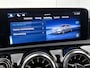 Mercedes-Benz A-klasse 250 e AMG Nightpakket | Panoramadak | Trekhaak | Alarm | Sfeerverlichting | Keyless Go | Stuur en Stoelverwarming | CarPlay | Inclusief 24 maanden Mercedes-Benz Certified garantie voor Europa.
