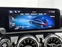 Mercedes-Benz A-klasse 250 e AMG Nightpakket | Panoramadak | Trekhaak | Alarm | Sfeerverlichting | Keyless Go | Stuur en Stoelverwarming | CarPlay | Inclusief 24 maanden Mercedes-Benz Certified garantie voor Europa.