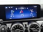 Mercedes-Benz A-klasse 250 e AMG Nightpakket | Panoramadak | Trekhaak | Alarm | Sfeerverlichting | Keyless Go | Stuur en Stoelverwarming | CarPlay | Inclusief 24 maanden Mercedes-Benz Certified garantie voor Europa.