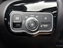 Mercedes-Benz A-klasse 250 e AMG Nightpakket | Panoramadak | Trekhaak | Alarm | Sfeerverlichting | Keyless Go | Stuur en Stoelverwarming | CarPlay | Inclusief 24 maanden Mercedes-Benz Certified garantie voor Europa.