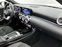 Mercedes-Benz A-klasse 250 e AMG Nightpakket | Panoramadak | Trekhaak | Alarm | Sfeerverlichting | Keyless Go | Stuur en Stoelverwarming | CarPlay | Inclusief 24 maanden Mercedes-Benz Certified garantie voor Europa.