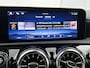 Mercedes-Benz A-klasse 250 e AMG Nightpakket | Panoramadak | Trekhaak | Alarm | Sfeerverlichting | Keyless Go | Stuur en Stoelverwarming | CarPlay | Inclusief 24 maanden Mercedes-Benz Certified garantie voor Europa.