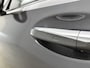 Mercedes-Benz A-klasse 250 e AMG Nightpakket | Panoramadak | Trekhaak | Alarm | Sfeerverlichting | Keyless Go | Stuur en Stoelverwarming | CarPlay | Inclusief 24 maanden Mercedes-Benz Certified garantie voor Europa.