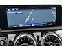 Mercedes-Benz A-klasse 250 e AMG Nightpakket | Panoramadak | Trekhaak | Alarm | Sfeerverlichting | Keyless Go | Stuur en Stoelverwarming | CarPlay | Inclusief 24 maanden Mercedes-Benz Certified garantie voor Europa.