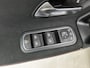 Mercedes-Benz A-klasse 250 e AMG Nightpakket | Panoramadak | Trekhaak | Alarm | Sfeerverlichting | Keyless Go | Stuur en Stoelverwarming | CarPlay | Inclusief 24 maanden Mercedes-Benz Certified garantie voor Europa.