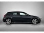 Mercedes-Benz A-klasse 180 Business Solution AMG | AMG-Line In en Exterieur | Sfeerverlichting | Navigatie | Achteruitrijcamera | Inclusief 24 maanden MB Certified garantie voor Europa.