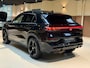 Volkswagen T-Roc 1.5 eTsi R-Line First Edition|Pano|Matrix|Keyless|H&K|HUD|360|Trekhaak|