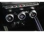 Renault Clio 1.0 TCe Intens Half Leder LED 16 inch LMV Keyless Navigatie Achteruitrijcamera Sfeerverlichting Carplay Android PDC