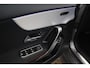 Mercedes-Benz A-klasse 180 AMG Line Night Pakket Automaat Panoramadak 19 inch Keyless Sfeerverlichting Burmester Carplay Navigatie Camera Half Leder Stoelverwarming NAP! Dealer onderhouden!