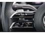 Mercedes-Benz A-klasse 180 AMG Line Night Pakket Automaat Panoramadak 19 inch Keyless Sfeerverlichting Burmester Carplay Navigatie Camera Half Leder Stoelverwarming NAP! Dealer onderhouden!