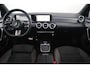Mercedes-Benz A-klasse 180 AMG Line Night Pakket Automaat Panoramadak 19 inch Keyless Sfeerverlichting Burmester Carplay Navigatie Camera Half Leder Stoelverwarming NAP! Dealer onderhouden!