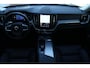 Volvo XC60 T6 Plug-in hybrid AWD Ultra Dark | Trekhaak | Panoramadak | Verwarmbare voorstoelen, achterbank en stuurwiel | 360 graden camera | Head-up display | Premium audio by Harman Kardon | Adaptieve cruise control | Keyless