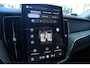 Volvo XC60 T6 Plug-in hybrid AWD Plus Dark | Panoramadak | Trekhaak | Head up display | 360 graden camera | Premium audio by Harman Kardon | Verwarmbare voorstoelen stuurwiel en achterbank