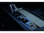 Volvo XC60 T6 Plug-in hybrid AWD Plus Dark | Panoramadak | Trekhaak | Head up display | 360 graden camera | Premium audio by Harman Kardon | Verwarmbare voorstoelen stuurwiel en achterbank