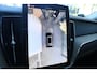 Volvo XC60 T6 Plug-in hybrid AWD Plus Dark | Panoramadak | Trekhaak | Head up display | 360 graden camera | Premium audio by Harman Kardon | Verwarmbare voorstoelen stuurwiel en achterbank