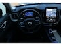 Volvo XC60 T6 Plug-in hybrid AWD Plus Dark | Panoramadak | Trekhaak | Head up display | 360 graden camera | Premium audio by Harman Kardon | Verwarmbare voorstoelen stuurwiel en achterbank