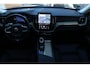 Volvo XC60 T6 Plug-in hybrid AWD Plus Dark | Panoramadak | Trekhaak | Head up display | 360 graden camera | Premium audio by Harman Kardon | Verwarmbare voorstoelen stuurwiel en achterbank