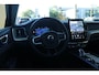 Volvo XC60 T6 Plug-in hybrid AWD Plus Dark | Panoramadak | Trekhaak | Head up display | 360 graden camera | Premium audio by Harman Kardon | Verwarmbare voorstoelen stuurwiel en achterbank