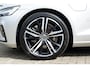Volvo V60 T6 Recharge AWD R-Design | Elektrisch verstelbare bestuurdersstoel met geheugen | Adaptive Cruise Control & Pilot Assist | Premium Audio Harman & Kardon | Rondomzicht camera | Voorstoelen en stuurwiel verwarmd | Achterbank verwarmd | Trekhaak semi elektrisch | Keyless entry & drive | Dodehoekdetectie met correctie | Apple Carplay & Android Auto | Extra getint glas | Standkachel |