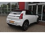 Renault R5 COMFORT RANGE ICONIC CINQ 52 kWh *NIEUWE AUTO!* | PACK WINTER: (ELEKTRISCH VERWARMBARE VOORSTOELEN/ELEKTRISCH VERWARMBAAR STUURWIEL, BESTUURDERSSTOEL MET ELEKTRISCH VERSTELBARE LENDESTEUN, IN HOOGTE VERSTELBARE PASSAGIERSSTOEL) | DAKLIJST ROUGE | PACK PARKING: (FULL EASY PARKING ASSIST MET PARKEERSENSOREN AAN VOOR- EN ZIJKANT) | ADAPTIVE CRUISE CONTROL | AUTOMATISCH INPARKEREN | FULL LED KOPLAMPEN MET MICRO OPTICS EN FRANSE FLAG | FLANK GUARD PROTECTION MAKKELIJK INPARKEREN MET VISUELE EN AKOESTISCHE SIGNALEN | 18" LICHTMETALEN VELGEN "CHRONO" | TWO TONE CARROSSERIEKLEUR | SNELLAAD FUNCTIE 100KW | DRAADLOZE APPLE CARPLAY/ANDROID AUTO | ACHTERUITRIJ CAMERA | DRAADLOZE TELEFOONLADER | PRIVACY GLASS |