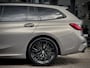 BMW 3-Serie Touring M340i AUT8 M-PERFORMANCE 374PK X-DRIVE PANODAK DESIGNO-LEDER DIGI-DASH APPLE-CARPLAY LED LMV PDC
