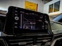 Volkswagen T-Roc 1.5 TSI R-Line // Black Style | Trekhaak | IQ.Lights | Camera | Navi. | Stoelverwarming | CarPlay & Android Auto