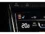 Volkswagen T-Roc 1.5 TSI R-Line // Black Style | Trekhaak | IQ.Lights | Camera | Navi. | Stoelverwarming | CarPlay & Android Auto