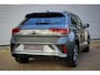 Volkswagen T-Roc 1.5 TSI R-Line // Black Style | Trekhaak | IQ.Lights | Camera | Navi. | Stoelverwarming | CarPlay & Android Auto