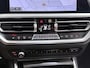 BMW 3-Serie 330i High Executive Aut. | M-Pakket | Full Led | Portimao Blau | Stoelverwarming | Historie | Sportstoelen | Alcantara