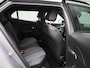 Peugeot e-2008 EV Allure 54 kWh | Automaat | Climate control | Virtual cockpit | Navigatie | Cruise control | Half-Leder | LMV | Parkeer sensoren | LED | Camera |