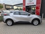 Toyota C-HR / C-HR+ 1.8 Hybrid 140 Active 4-SEIZOENSBANDEN ANDROID & APPLE DIGITALE TELLERS METALLIC LAK