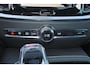 Volvo V60 T6 Recharge AWD Plus Dark - IntelliSafe Assist & Surround - 360º Camera - Harman/Kardon audio - Verwarmde voorstoelen, stuur & achterbank - Parkeersensoren voor & achter - Elektr. bedienb. voorstoelen met geheugen - Elektr. inklapbare trekhaak - 18' LMV