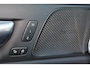 Volvo V60 T6 Recharge AWD Plus Dark - IntelliSafe Assist & Surround - 360º Camera - Harman/Kardon audio - Verwarmde voorstoelen, stuur & achterbank - Parkeersensoren voor & achter - Elektr. bedienb. voorstoelen met geheugen - Elektr. inklapbare trekhaak - 18' LMV