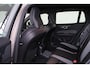 Volvo V60 T6 Recharge AWD Plus Dark - IntelliSafe Assist & Surround - 360º Camera - Harman/Kardon audio - Verwarmde voorstoelen, stuur & achterbank - Parkeersensoren voor & achter - Elektr. bedienb. voorstoelen met geheugen - Elektr. inklapbare trekhaak - 18' LMV