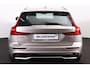 Volvo V60 T6 Recharge AWD Plus Dark - IntelliSafe Assist & Surround - 360º Camera - Harman/Kardon audio - Verwarmde voorstoelen, stuur & achterbank - Parkeersensoren voor & achter - Elektr. bedienb. voorstoelen met geheugen - Elektr. inklapbare trekhaak - 18' LMV