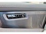 Volvo XC90 T8 Plug-in hybrid AWD Ultra Dark - Luchtvering - Panorama/schuifdak - IntelliSafe Assist & Surround - Harman Kardon audio - Adaptieve LED koplampen - 360º camera - Verwarmde voorstoelen, stuur & achterbank - Elektr. bedienb. voorstoelen met geheugen, ventilate en massage - Head up display - Draadloze tel. lader - Extra getint glas - 22 inch LMV - Parkeersensoren voor & achter