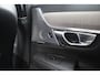 Volvo V90 T8 Plug-in hybrid AWD Ultra Dark | Luchtvering | Trekhaak | Panoramadak | Verwarmbare voorstoelen met massagefunctie | Gelaagde zijruiten | Premium audio by Bowers&Wilkins |