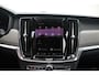 Volvo V90 T8 Plug-in hybrid AWD Ultra Dark | Luchtvering | Trekhaak | Panoramadak | Verwarmbare voorstoelen met massagefunctie | Gelaagde zijruiten | Premium audio by Bowers&Wilkins |