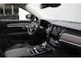 Volvo V90 T8 Plug-in hybrid AWD Ultra Dark | Luchtvering | Trekhaak | Panoramadak | Verwarmbare voorstoelen met massagefunctie | Gelaagde zijruiten | Premium audio by Bowers&Wilkins |