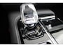 Volvo V90 T8 Plug-in hybrid AWD Ultra Dark | Luchtvering | Trekhaak | Panoramadak | Verwarmbare voorstoelen met massagefunctie | Gelaagde zijruiten | Premium audio by Bowers&Wilkins |