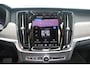 Volvo V90 T8 Plug-in hybrid AWD Ultra Dark | Luchtvering | Trekhaak | Panoramadak | Verwarmbare voorstoelen met massagefunctie | Gelaagde zijruiten | Premium audio by Bowers&Wilkins |