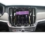 Volvo V90 T8 Plug-in hybrid AWD Ultra Dark | Luchtvering | Trekhaak | Panoramadak | Verwarmbare voorstoelen met massagefunctie | Gelaagde zijruiten | Premium audio by Bowers&Wilkins |