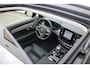 Volvo V90 T8 Plug-in hybrid AWD Ultra Dark | Luchtvering | Trekhaak | Panoramadak | Verwarmbare voorstoelen met massagefunctie | Gelaagde zijruiten | Premium audio by Bowers&Wilkins |