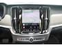 Volvo V90 T8 Plug-in hybrid AWD Ultra Dark | Luchtvering | Trekhaak | Panoramadak | Verwarmbare voorstoelen met massagefunctie | Gelaagde zijruiten | Premium audio by Bowers&Wilkins |