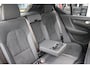Volvo XC40 B4 Plus Black Edition | Panoramadak | Trekhaak | Verwarmbare voorstoelen en stuurwiel | Premium audio by Harman Kardon | 360 graden camera | Adaptieve cruise control |