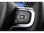Volvo XC40 B4 Plus Black Edition | Panoramadak | Trekhaak | Verwarmbare voorstoelen en stuurwiel | Premium audio by Harman Kardon | 360 graden camera | Adaptieve cruise control |