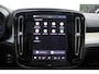 Volvo XC40 B4 Plus Black Edition | Panoramadak | Trekhaak | Verwarmbare voorstoelen en stuurwiel | Premium audio by Harman Kardon | 360 graden camera | Adaptieve cruise control |