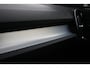 Volvo XC40 B4 Plus Black Edition | Panoramadak | Trekhaak | Verwarmbare voorstoelen en stuurwiel | Premium audio by Harman Kardon | 360 graden camera | Adaptieve cruise control |