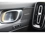 Volvo XC40 B4 Plus Black Edition | Panoramadak | Trekhaak | Verwarmbare voorstoelen en stuurwiel | Premium audio by Harman Kardon | 360 graden camera | Adaptieve cruise control |